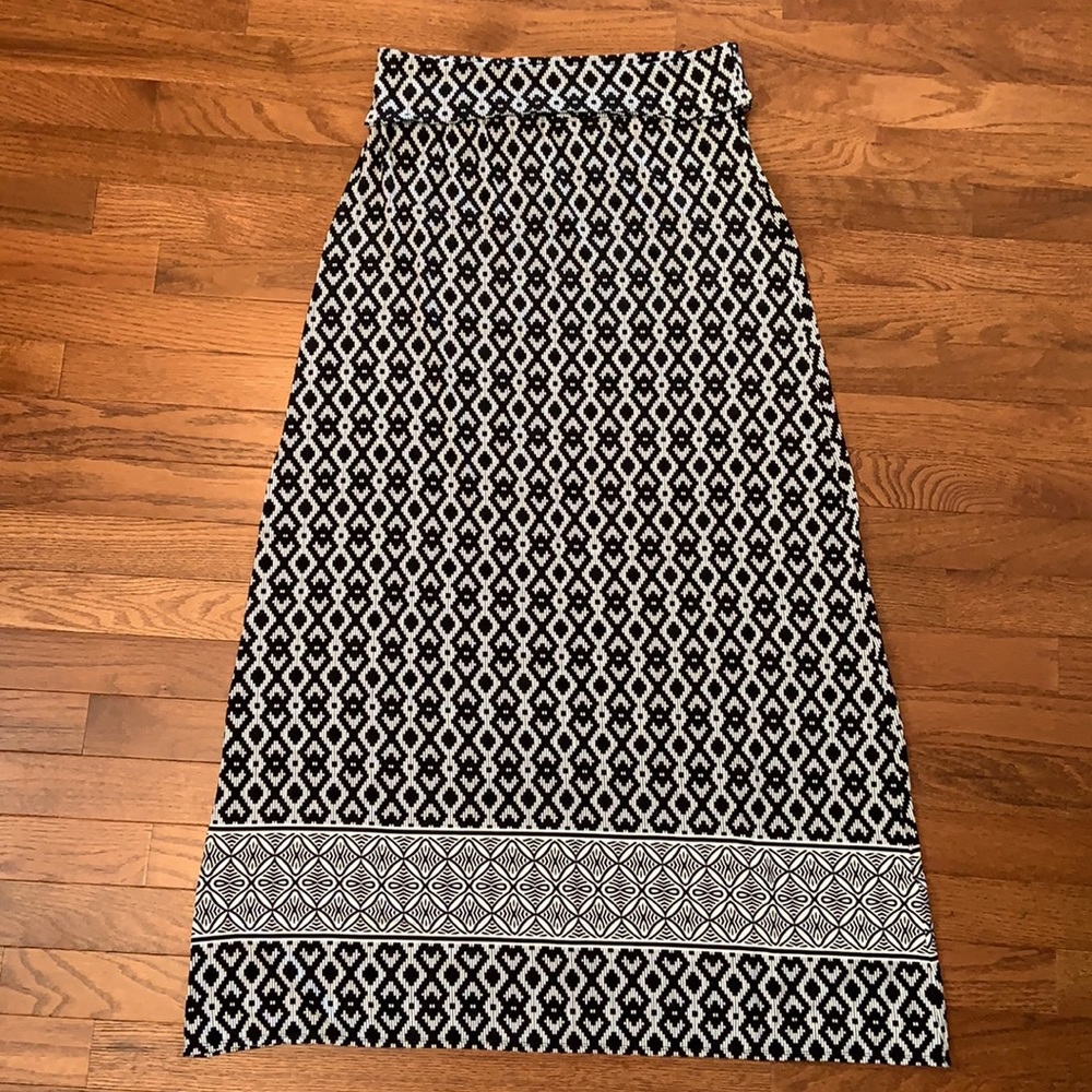 Black & white maxi skirt